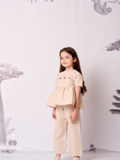Completo pantalone lungo e blusa a righe panna e rosa con fiori gialli ricamati Latitta