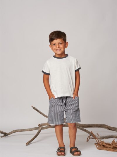 Completo t-shirt bianca e bermuda a righe bianche e nere Latitta