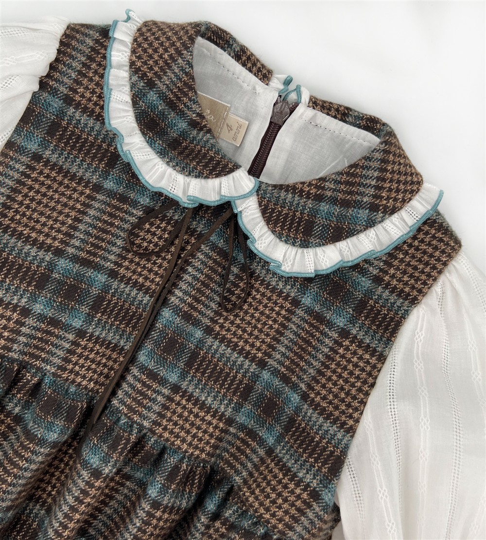 Abito smanicato tartan marrone e avion con camicia integrata con colletto profilo avion La Stupenderia - immagine 3