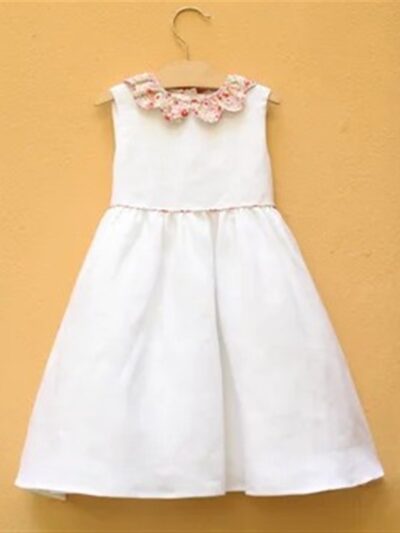 Abito in lino bianco con collo petalo fiori arancioni e verdi Crochette
