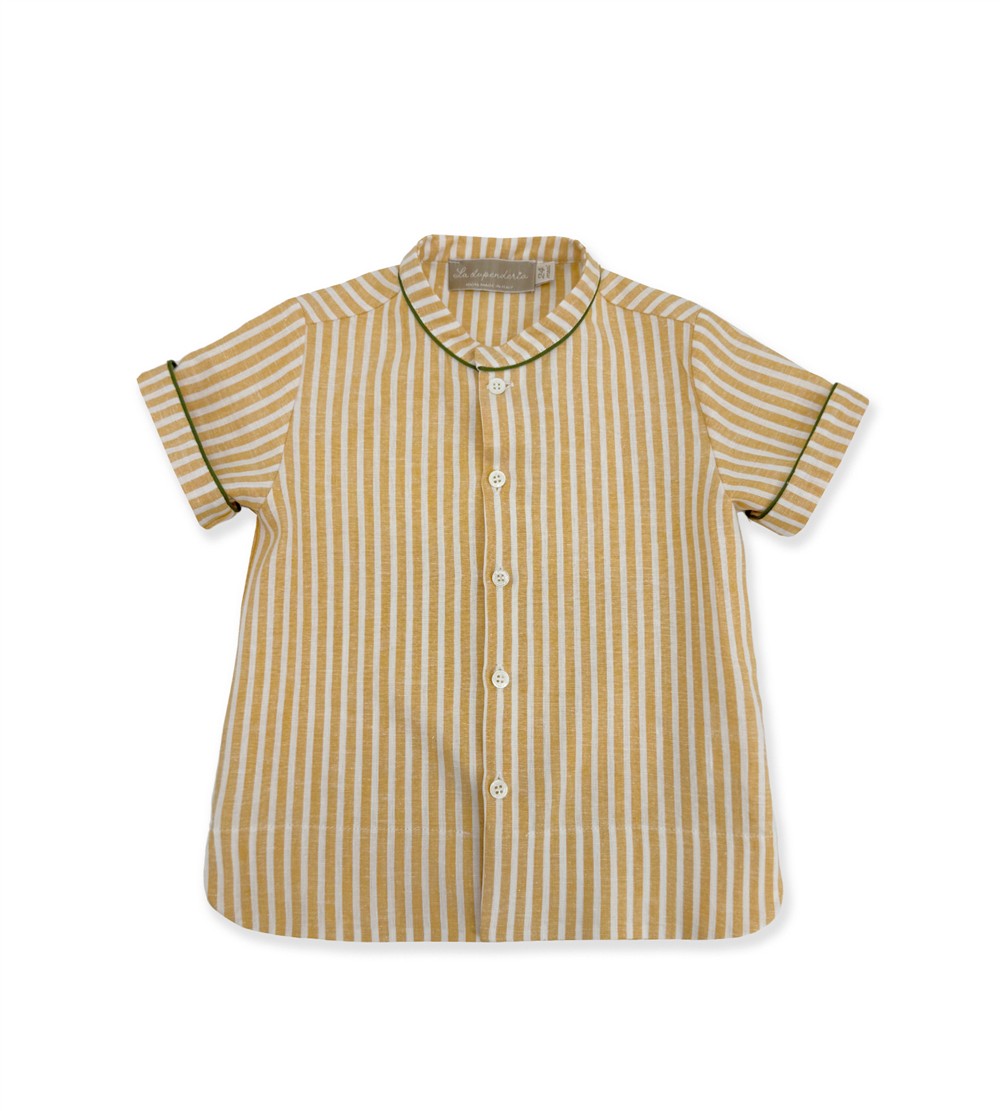 Completo in lino camicia a righe giallo e bianche con profili e bermuda verde La Stupenderia