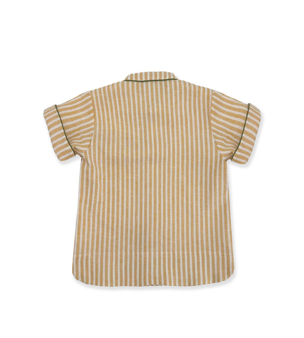 Completo in lino camicia a righe giallo e bianche con profili e bermuda verde La Stupenderia - immagine 5