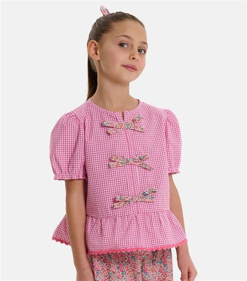 Completo camicia e Shorts in cotone vichy fucsia e bianco con rouches liberty fiori fucsia e celesti Pesciolino Rosso