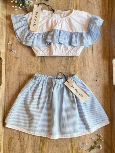 Completo gonna a righe celeste e bianco e top con pettorina rouches Be for all