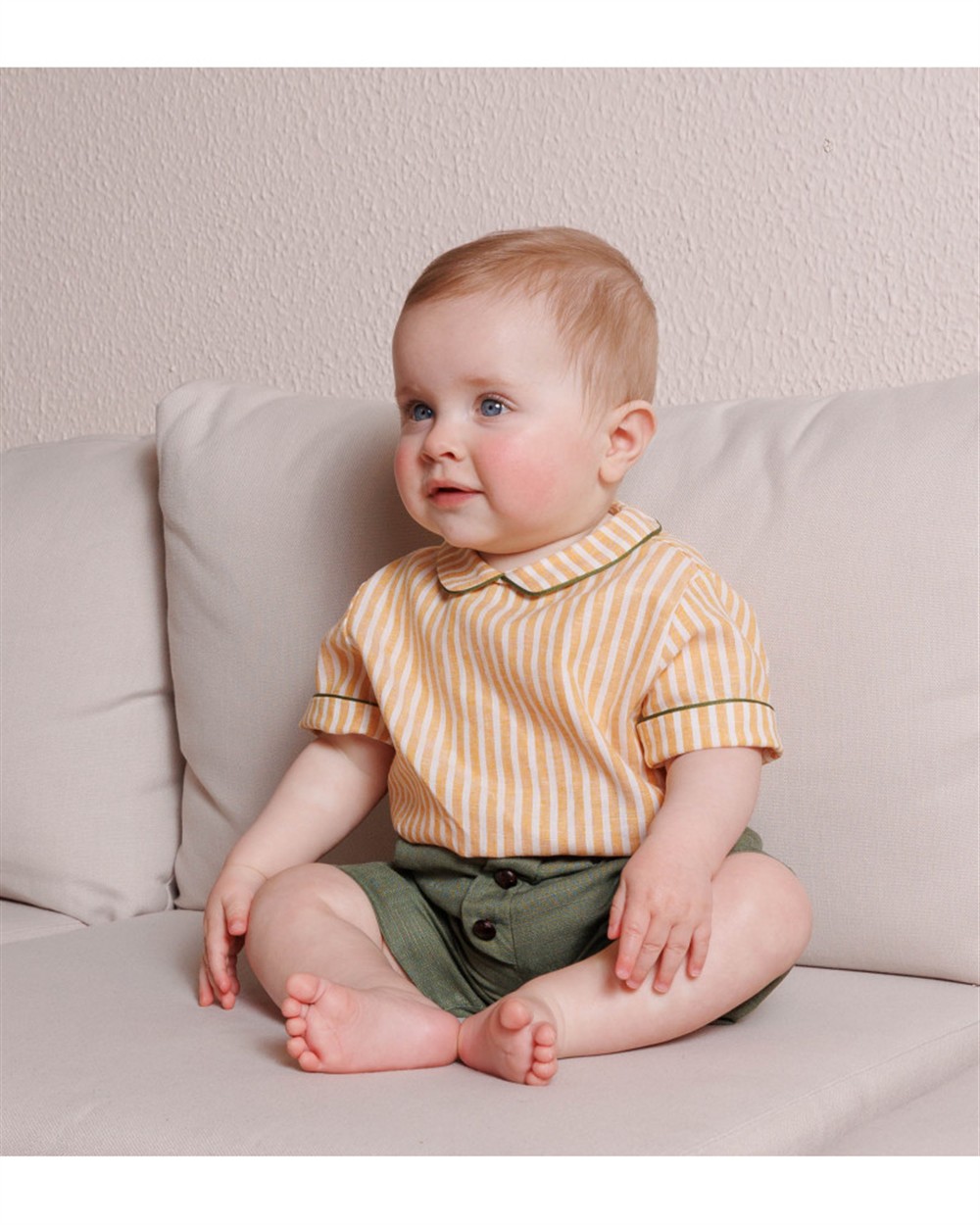 Completo in lino body camicia a righe giallo e panna con profilo colletto verde e bermuda verde La Stupenderia - immagine 4