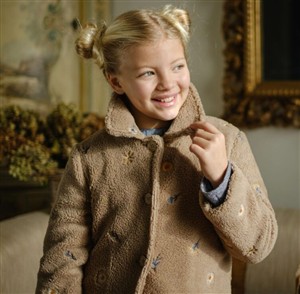 Giacca teddy tortora con margherite ricamate blu gialle e bianche Magil