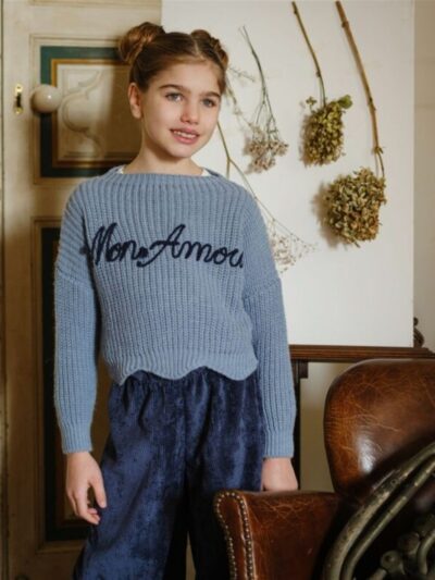 Maglione in lana avion con scritta blu "Mon Amour" Magil